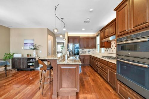 129 Azalea Dr, Mountain View CA  94041-1380 exterior