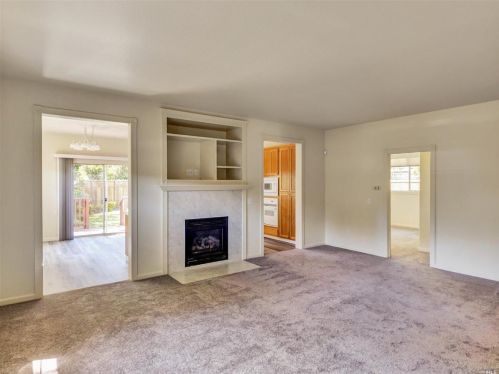 1361 Peterson Ln, Santa Rosa, CA 95403-2398