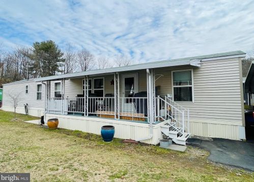 701 Holiday Dr, Schuylkill Haven, PA 17972-2154