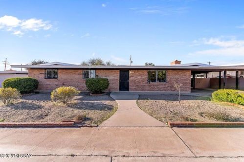 2811 Holladay St, Tucson, AZ 85746-3056