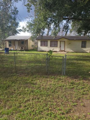 116 Austin St, Angleton, TX 77515-4102