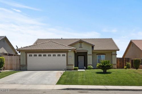 8458 Andromeda Ln, Bakersfield, CA 93306-8401