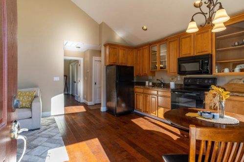 2985 Day Rd, Gilroy CA  95020-8828 exterior
