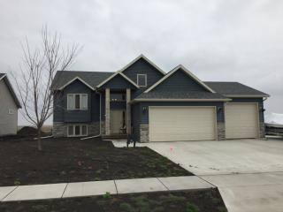 2312 42nd St, Moorhead, MN 56560