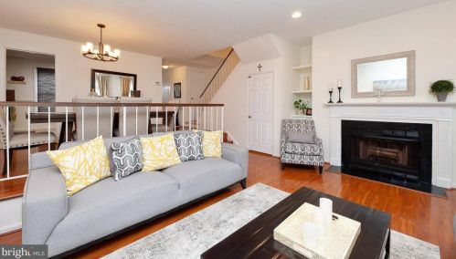 8010 Revenna Ln, Springfield VA  22153-2935 exterior