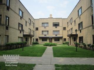 2038 Jarvis Ave, Chicago, IL 60645-2377