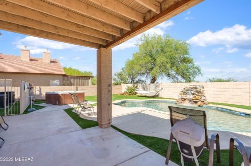 8465 Hodgman Pl, Tucson AZ  85747-5710 exterior