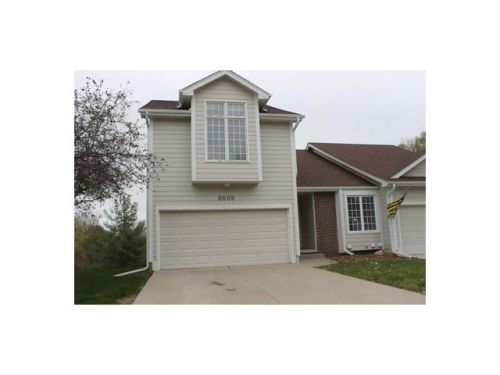 6609 Sutton Dr, Des Moines, IA 50322-8033