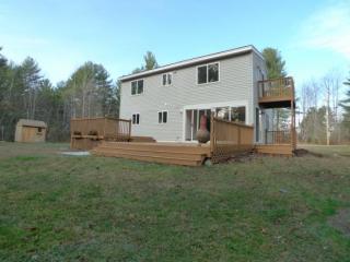 28 Doe Farm Ln, Newmarket, NH 03857-2172