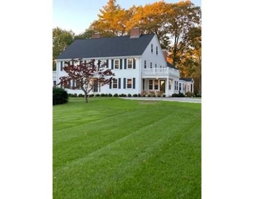 67 Farm St, Dover, MA 02030-2304
