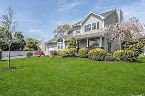 20 Long House Way, Commack, NY 11725-1360