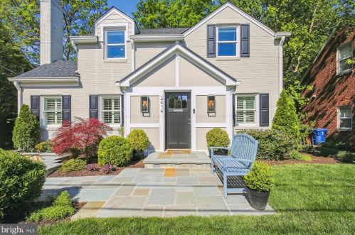 2414 Cameron Mills Rd, Alexandria, VA 22302-3301