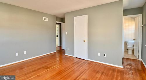 6153 Roxbury Ave, Springfield VA  22152-1625 exterior