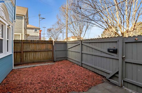 1635 8th St, Oakland, CA 94607-1354