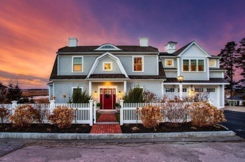 121 Grandview Ave, Marshfield, MA 02050-6047