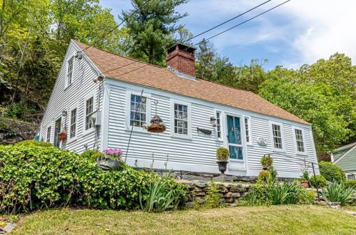 12 Mediterranean Ln, Norwich, CT 06360-1648