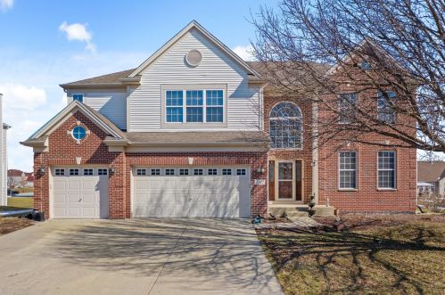 2512 Mc Duffee Cir, North Aurora, IL 60542-2026