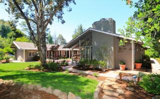 15250 Peach Hill Rd, Saratoga, CA 95070-6448