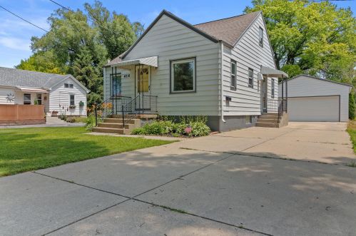 4216 Clement Ave, Milwaukee, WI 53235-4501