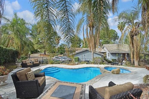 10470 Orchard View Ln, Riverside, CA 92503-6602