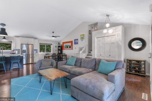 1357 Interlachen Dr, Saint Paul, MN 55123-2159