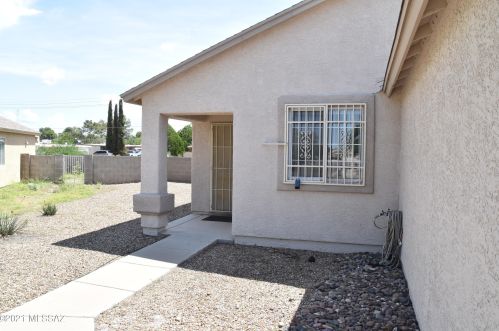 2893 Foster Dr, Tucson, AZ 85730-3617