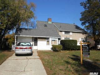 87 Squirrel Ln, Plainedge, NY 11756-3614