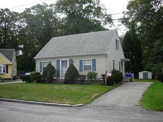 43 Lottie Dr, East Providence, RI 02915-1615