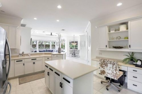 2142 Imperial Cir, Naples FL  34110-1037 exterior