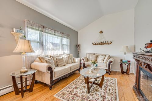 577 Bamford Ave, Woodbridge, NJ 07095-3812