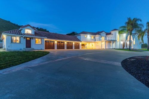 2985 Day Rd, Gilroy CA  95020-8828 exterior