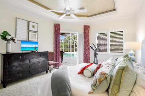 2142 Imperial Cir, Naples FL  34110-1037 exterior