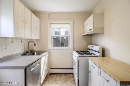 3 Bolling Pl, Greenwich CT  06830-6537 exterior