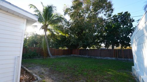 730 43rd St, West Palm Beach, FL 33407-3851