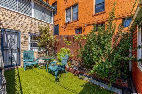 21-49 28th St, Long Island City, NY 11105-2930