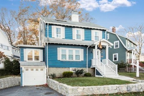 7 Hawthorne Ave, Arlington, MA 02476-7405