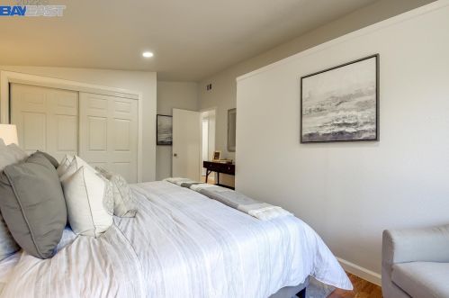 2072 Everglade St, Hayward CA  94545-4737 exterior