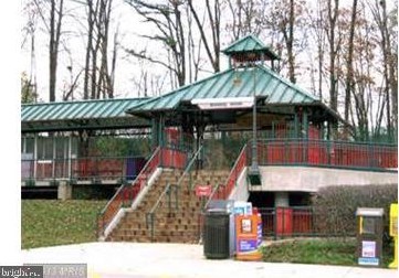 5913 Prince James Dr, Springfield VA  22152-1113 exterior