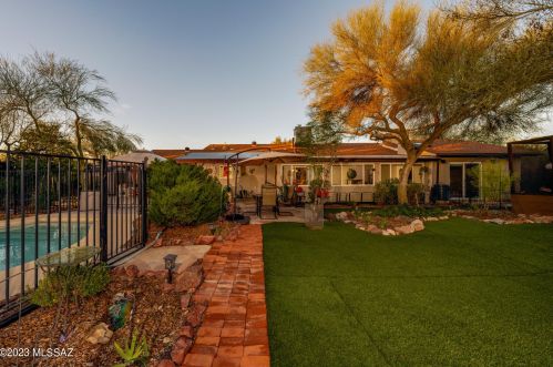 10060 Discovery Dr, Tucson AZ  85748-7608 exterior