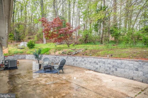 18322 Sharon Rd, Triangle, VA 22172-1305