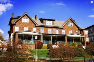 5703 Forbes Ave, Pittsburgh PA  15217-1525 exterior
