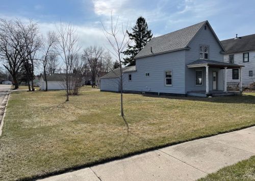 414 11th St, Benson, MN 56215-1417