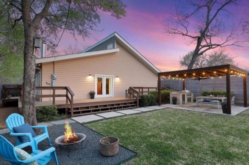 9017 Diceman Dr, Dallas TX  75218-4125 exterior