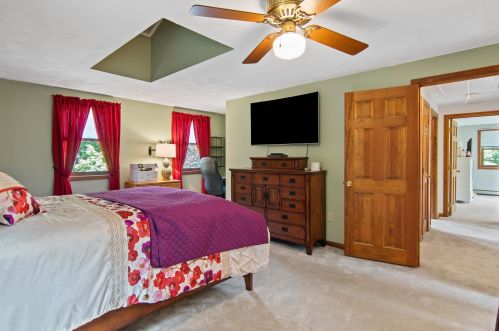 160 Buttonwood Dr, Auburn NH  03032-3433 exterior