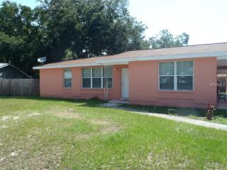 1504 Lancaster Ave, Leesburg, FL 34748-6937