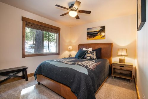 13595 Hansel Ave, Truckee CA  96161-6242 exterior