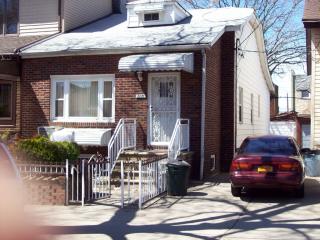 2076 12th St, Brooklyn, NY 11223-3533