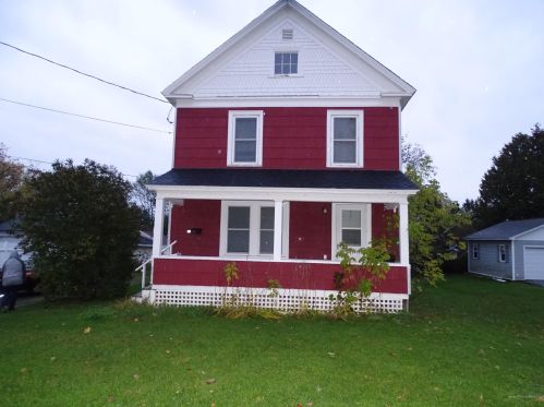 25 Blaine St, Fort Fairfield, ME 04742-1104