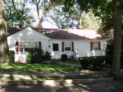 21 Voss Ter, Newton, MA 02459-2618