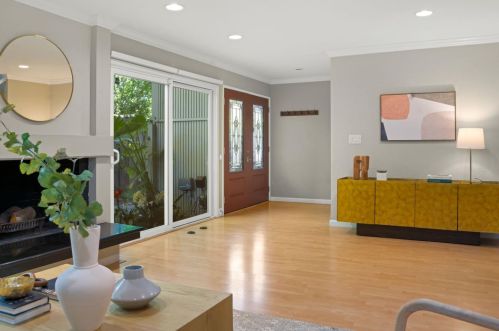 81 Los Altos Sq, Los Altos, CA 94022-1429